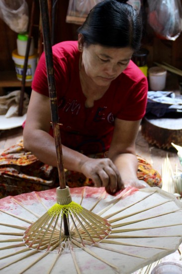 Lac Inle - Fabrique d'ombrelles