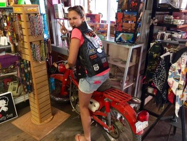 Défi: Etre en mode bikeuse sur une moto - DONE  #VroumVroumCH
