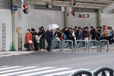 A la queue pour le bus