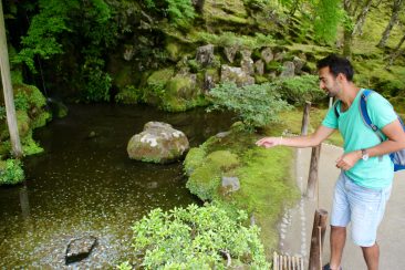 Kiyomizu Dera Temple - Julien se tente à jouer au palet