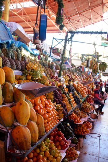 Le marché - Les pyramides de fruits