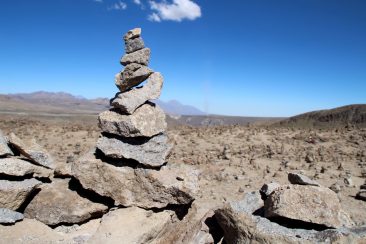 Regardez mieux au loin un volcan