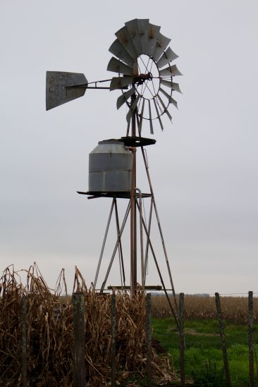 Le moulin pour pomper l'eau du puit