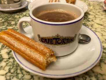 Le Café Trotoni et son chocolate con churros